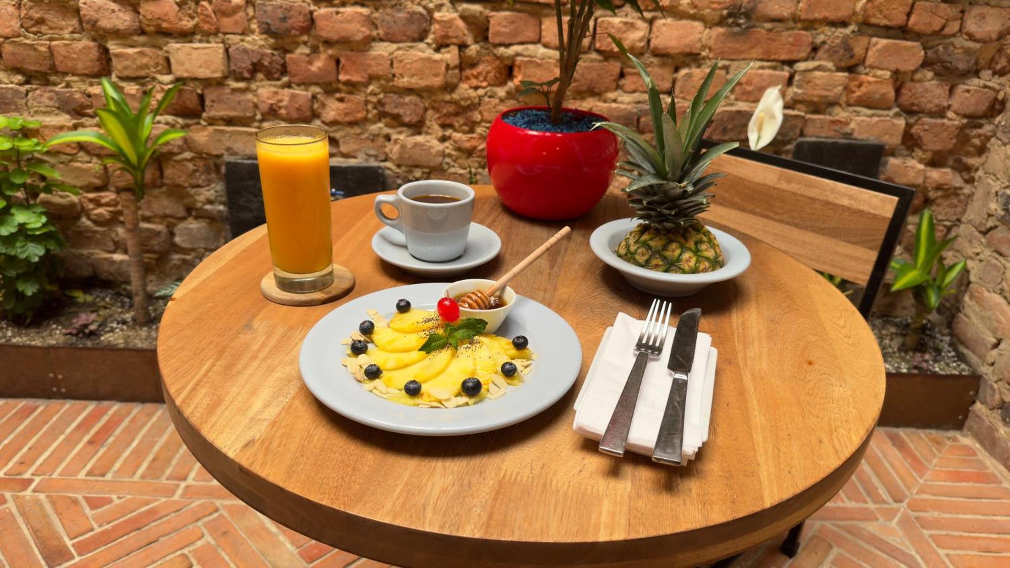 Las Aguas Inn Богота Екстериор снимка