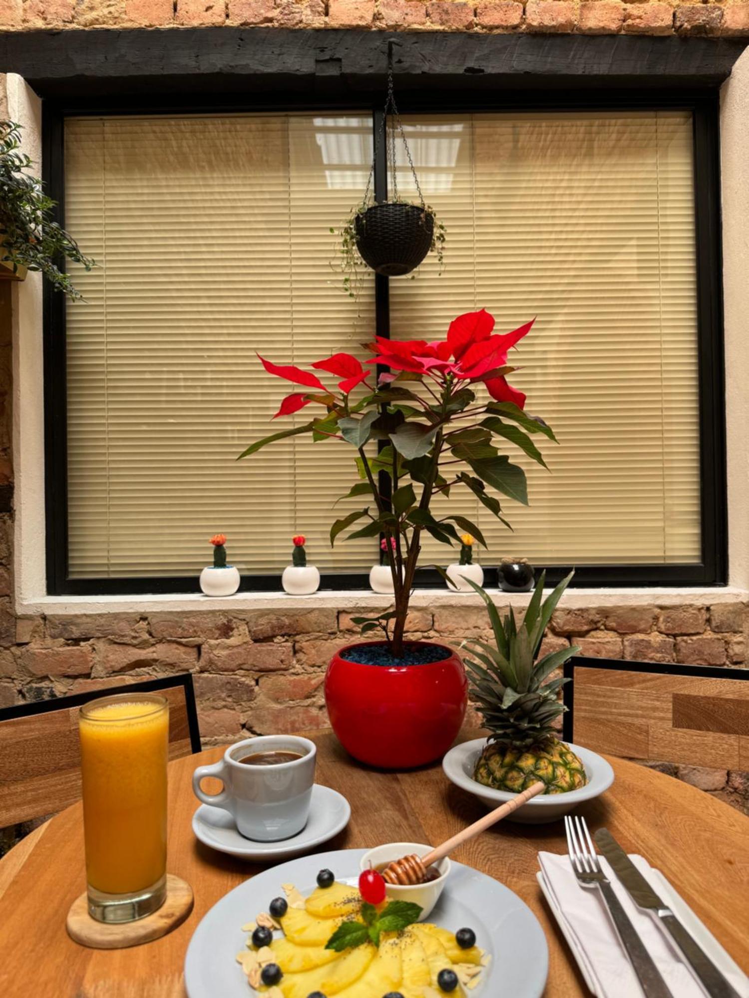 Las Aguas Inn Богота Екстериор снимка